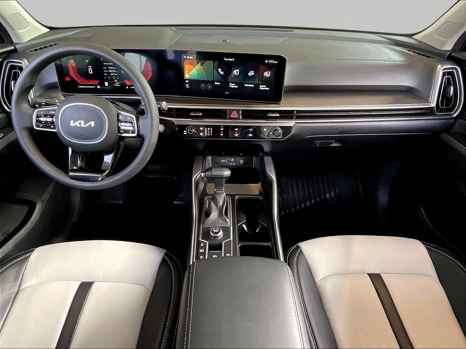 Used 2025 Kia Sorento LX FWD image 7