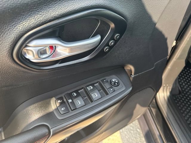 Used 2022 Jeep Cherokee Trailhawk w/ Sound & Nav Group AWD/4WD image 19