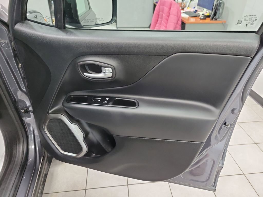Used 2023 Jeep Renegade Limited image 28