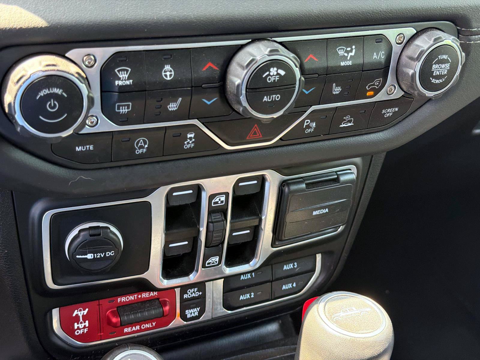 Used 2025 Jeep Gladiator Rubicon w/ Safety Group AWD/4WD image 21