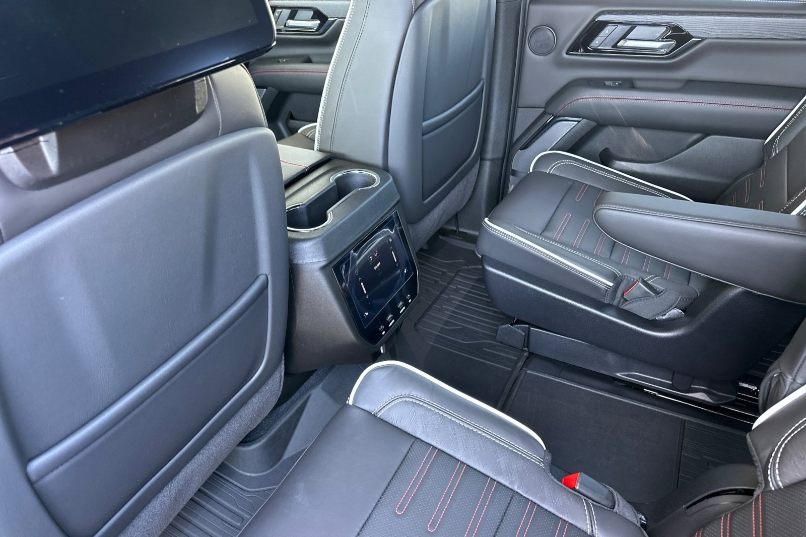 New 2025 GMC Yukon AT4 Ultimate w/ LPO, Floor Liner Package image 10