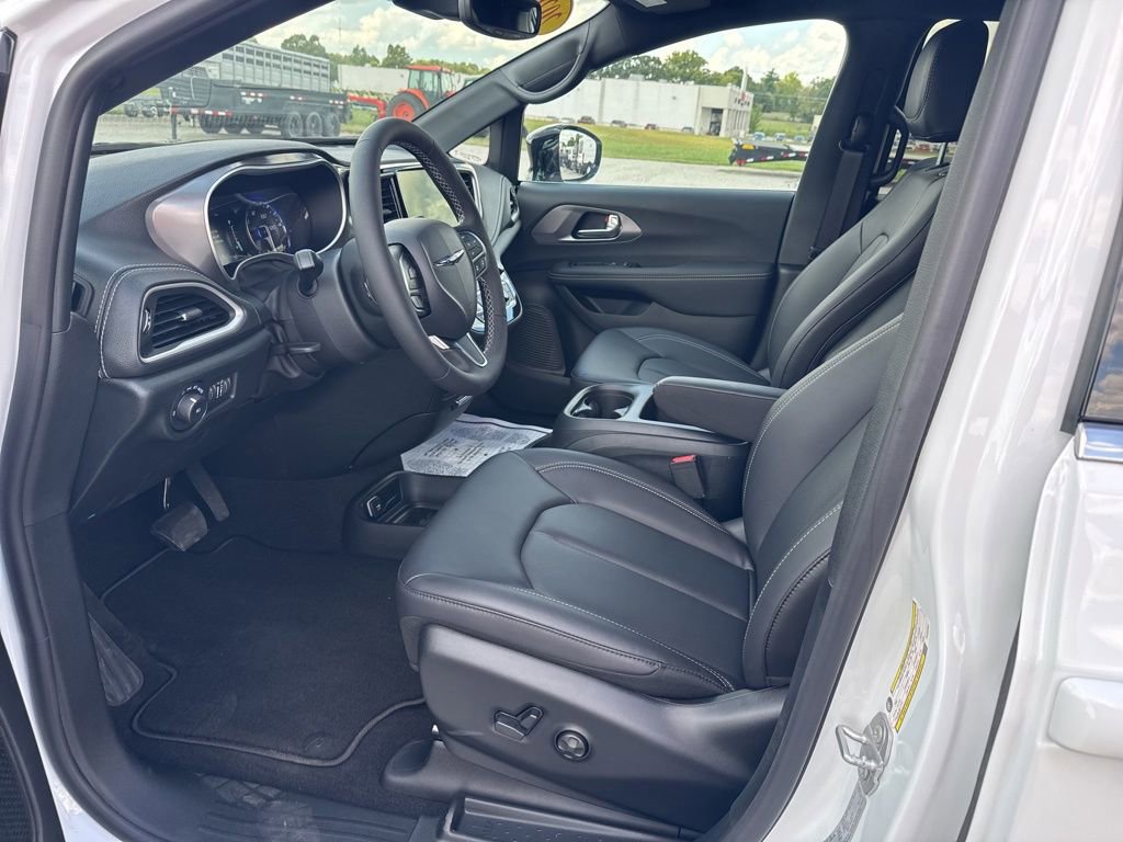 New 2026 Chrysler Pacifica Select image 20