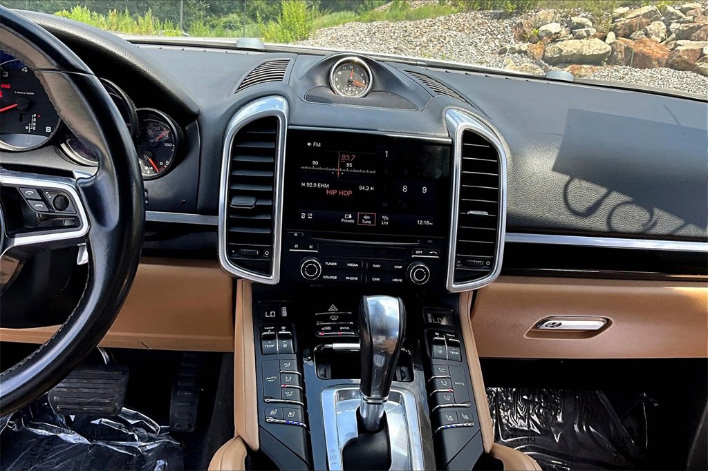 Used 2018 Porsche Cayenne Platinum Edition w/ Premium Package Plus image 29