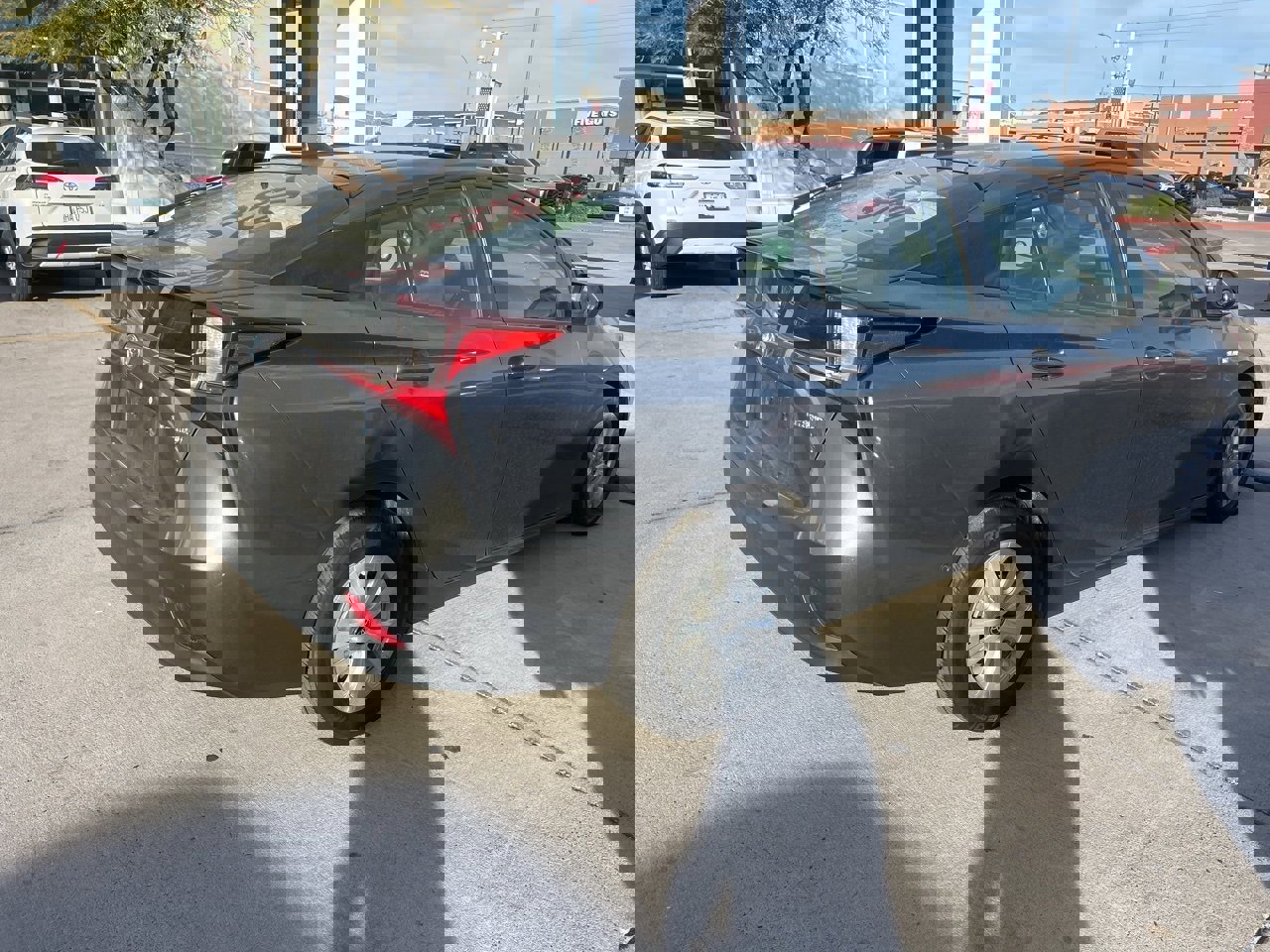 Used 2021 Toyota Prius LE image 2