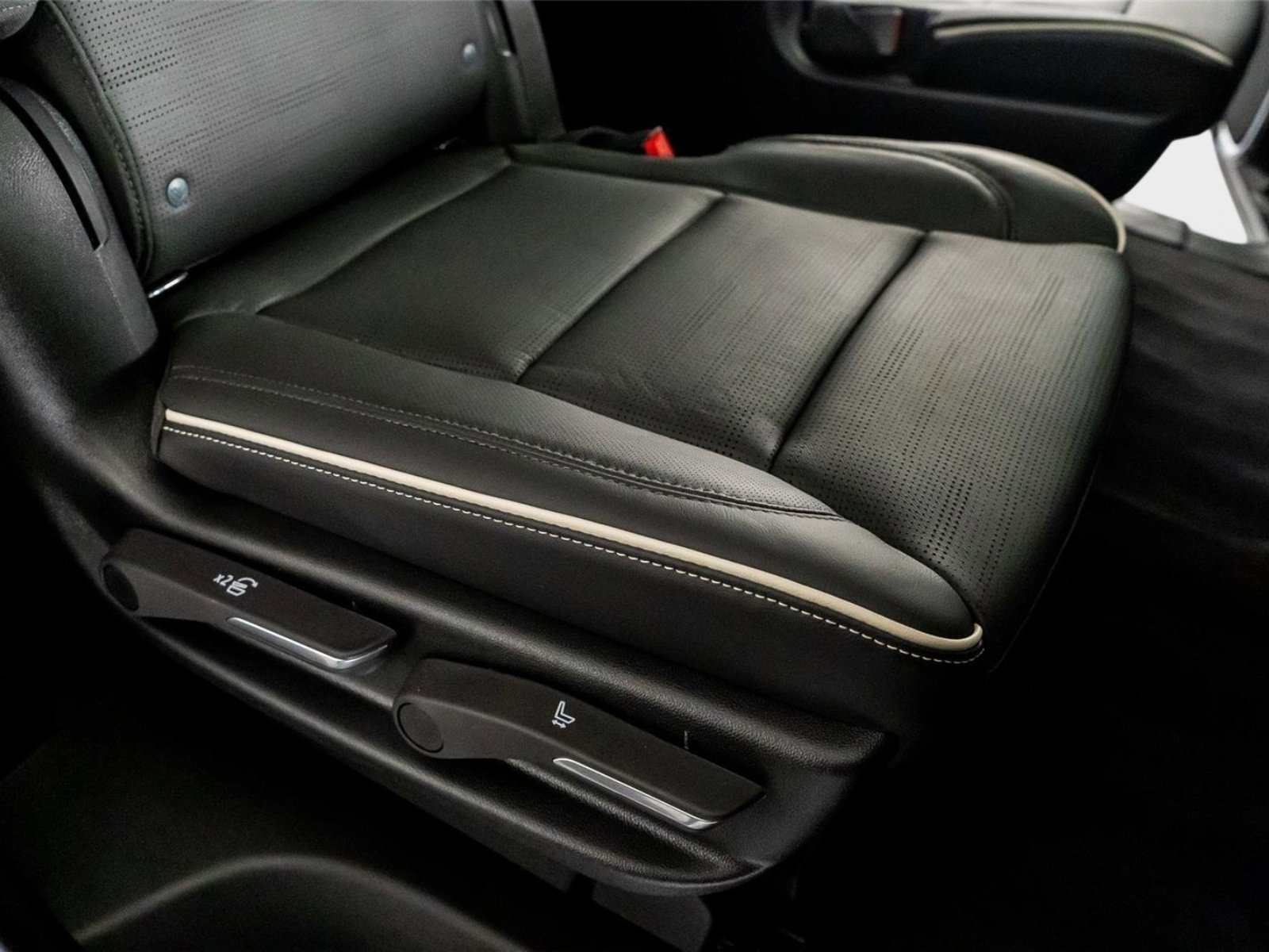 Used 2026 Cadillac Escalade Sport image 32