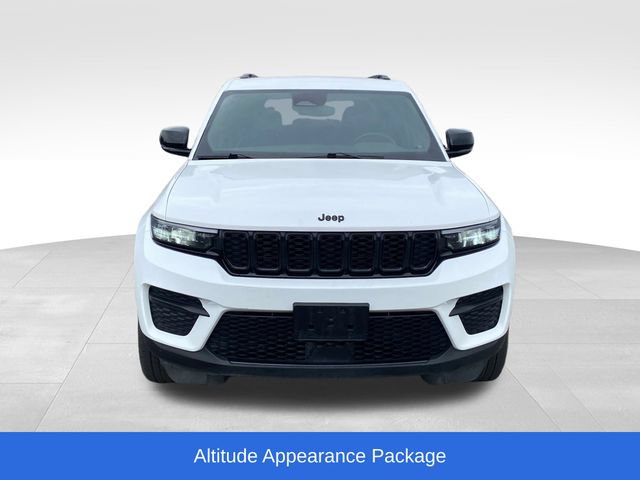 Used 2023 Jeep Grand Cherokee Altitude AWD/4WD image 2