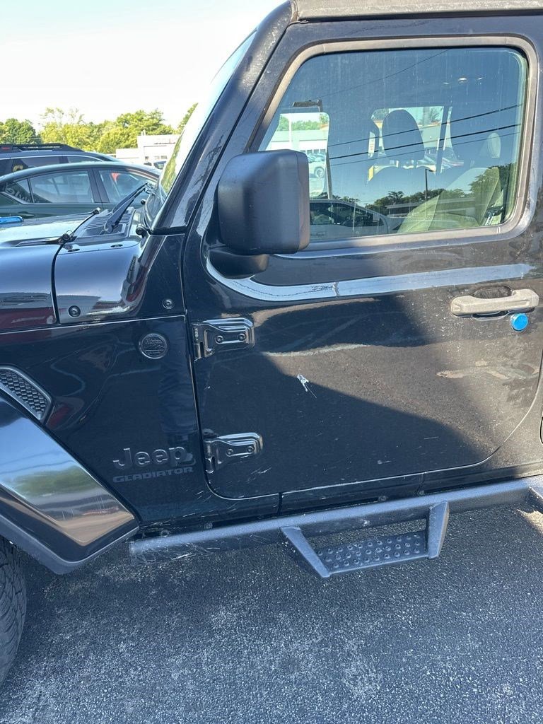 Used 2021 Jeep Gladiator Sport AWD/4WD image 4