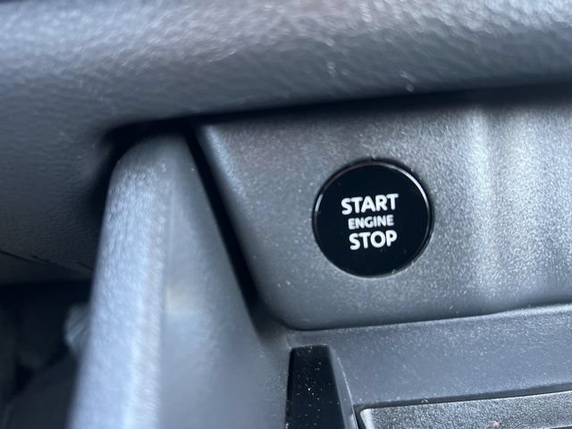Used 2025 Nissan Rogue SV FWD image 18