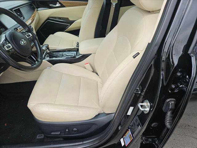 Used 2018 Kia Cadenza Premium w/ Luxury Package FWD image 15