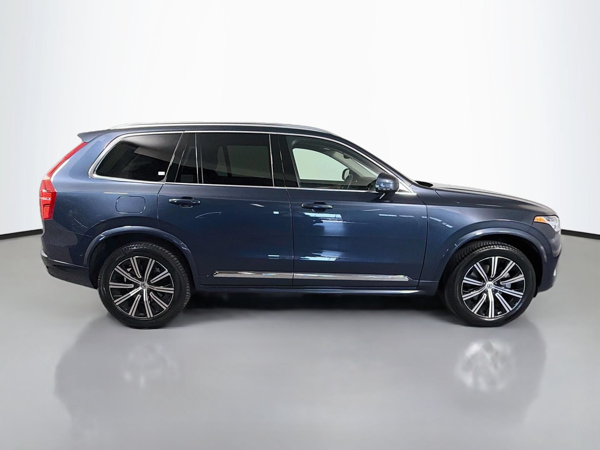 Certified 2023 Volvo XC90 B6 Plus w/ Protection Package Premier AWD/4WD image 5