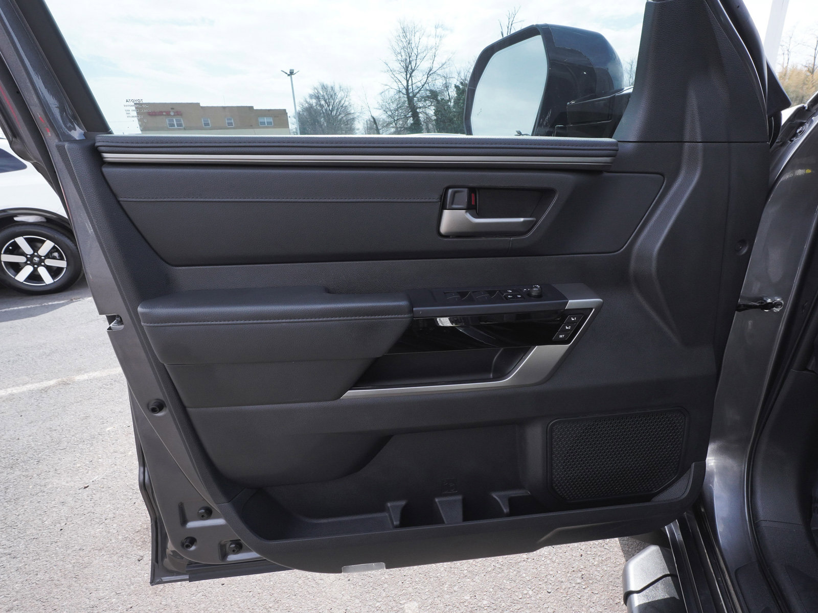 Used 2024 Toyota Tundra Limited AWD/4WD image 9