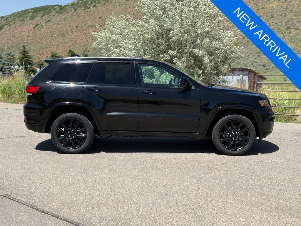 Used 2020 Jeep Grand Cherokee Altitude AWD/4WD image 6