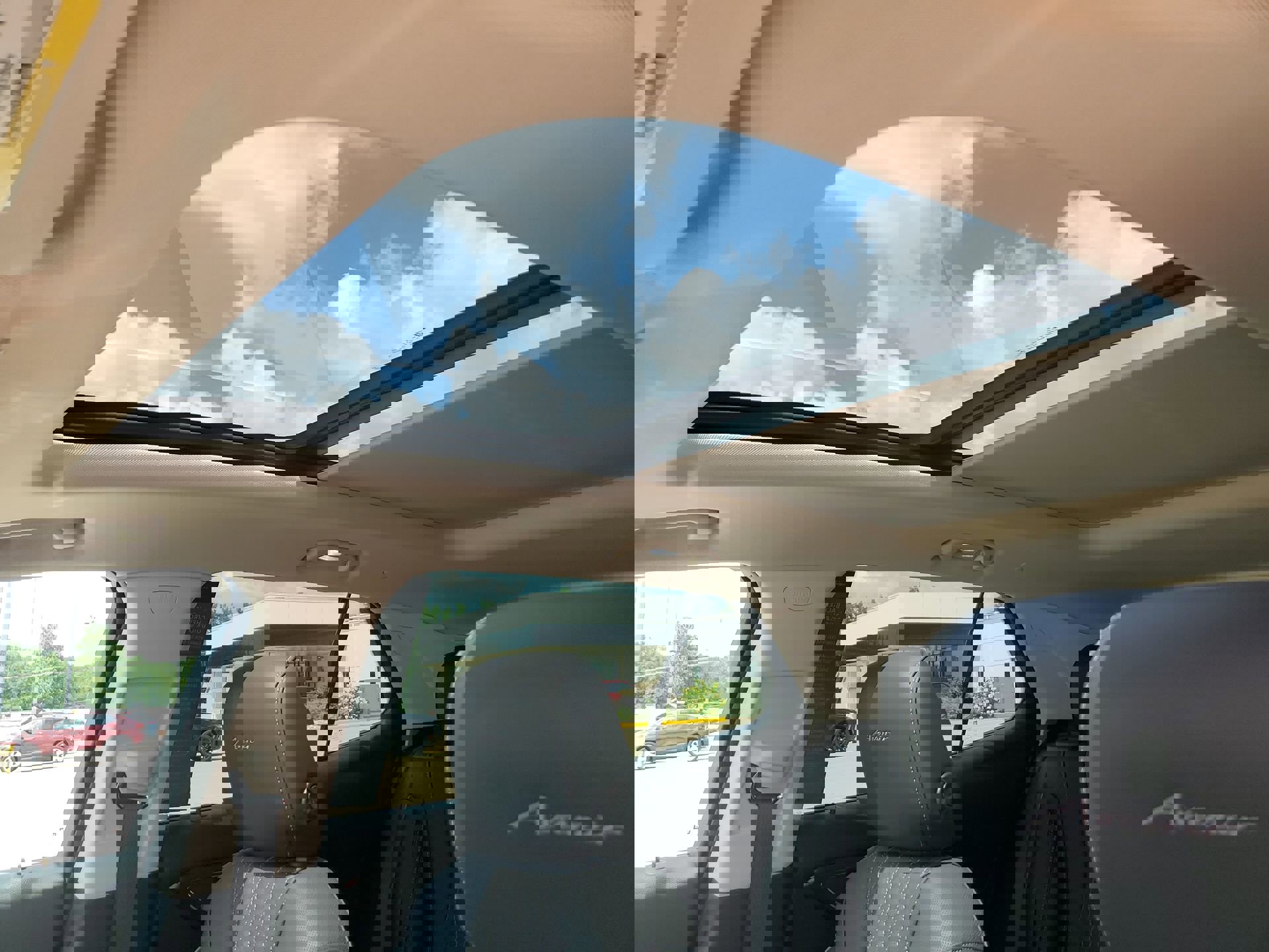 Certified 2022 Buick Envision Avenir w/ Technology Package II image 27