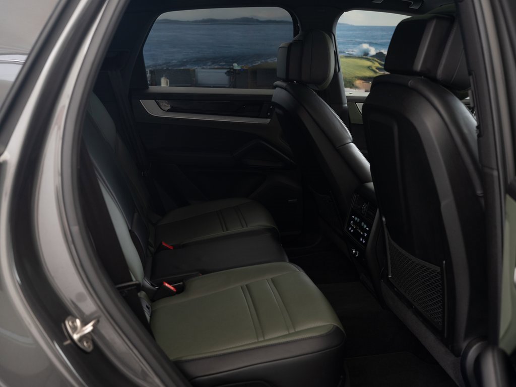 Used 2024 Porsche Cayenne image 33