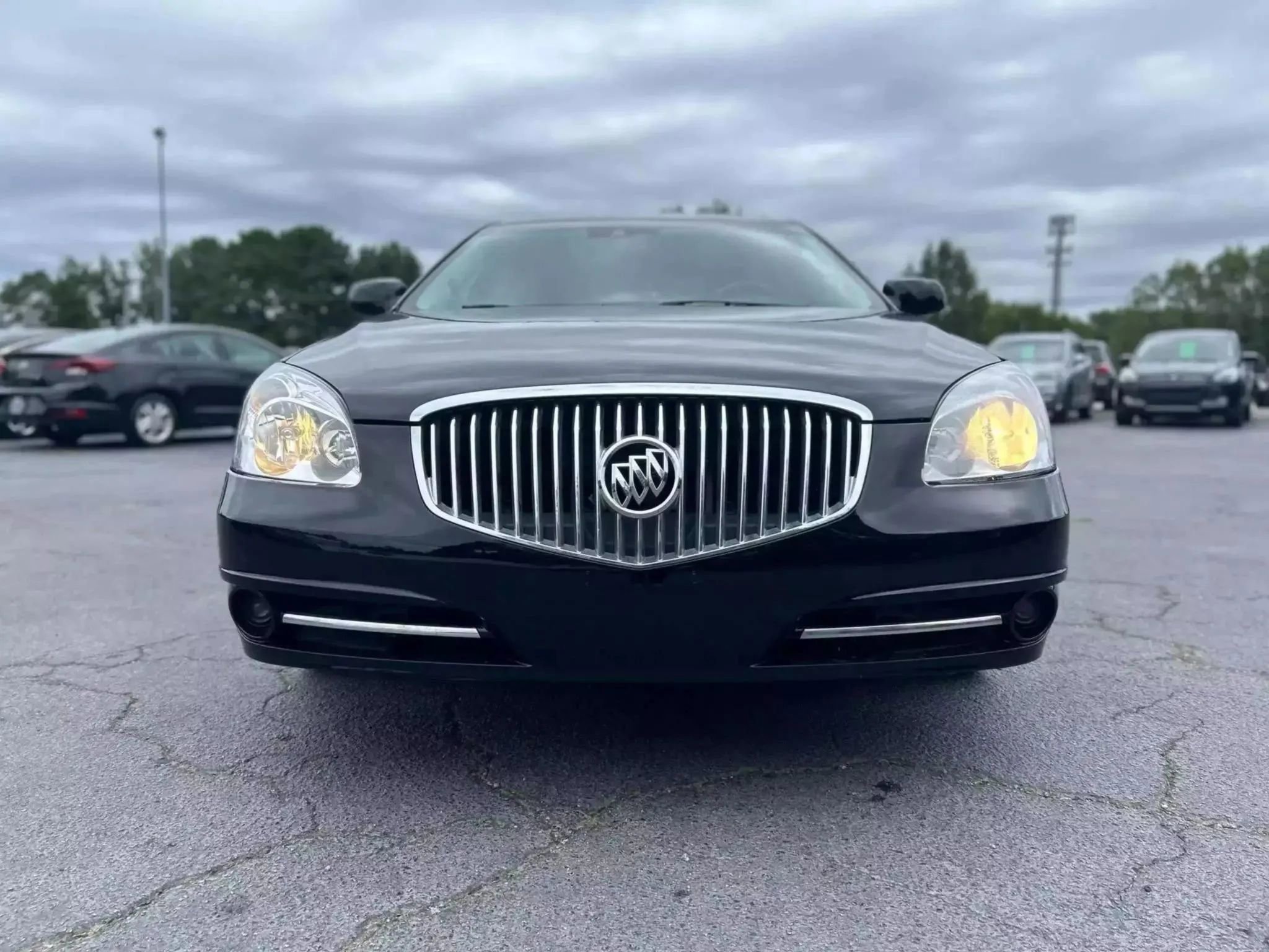 Used 2010 Buick Lucerne Super image 4