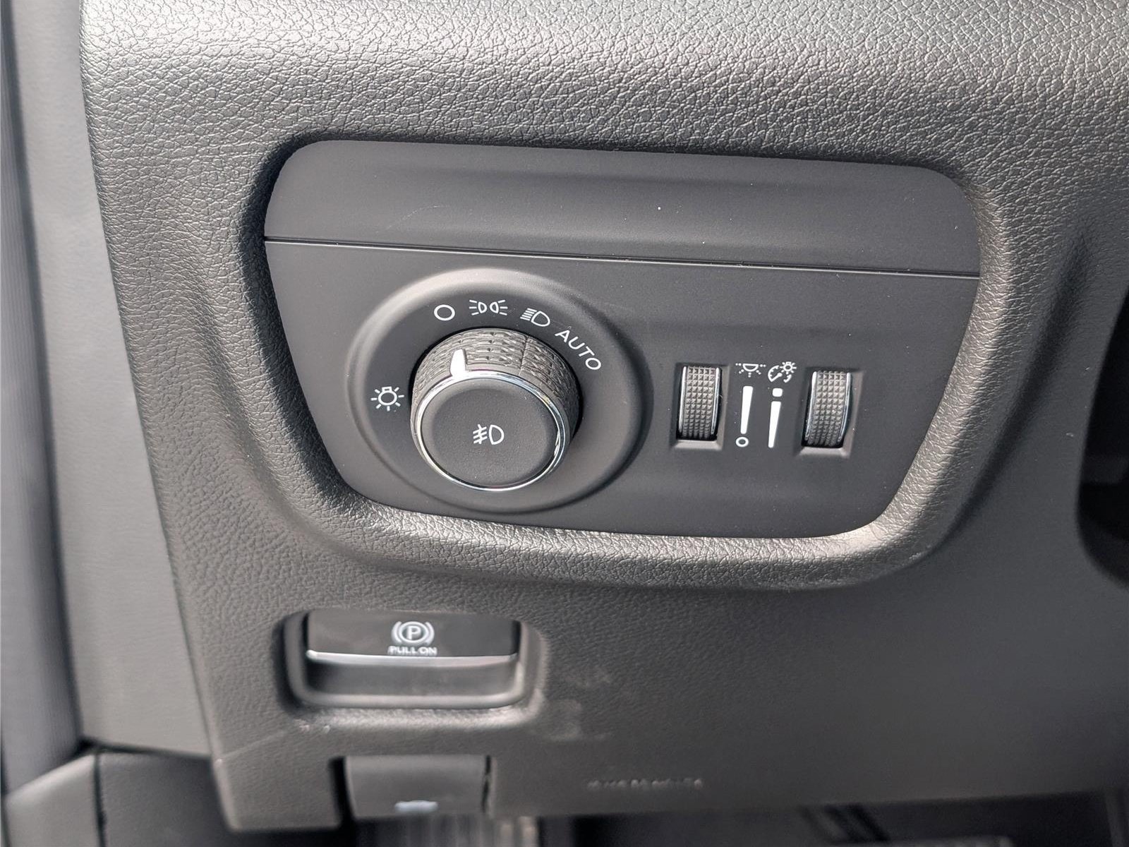 New 2026 Jeep Grand Cherokee Limited AWD/4WD image 18