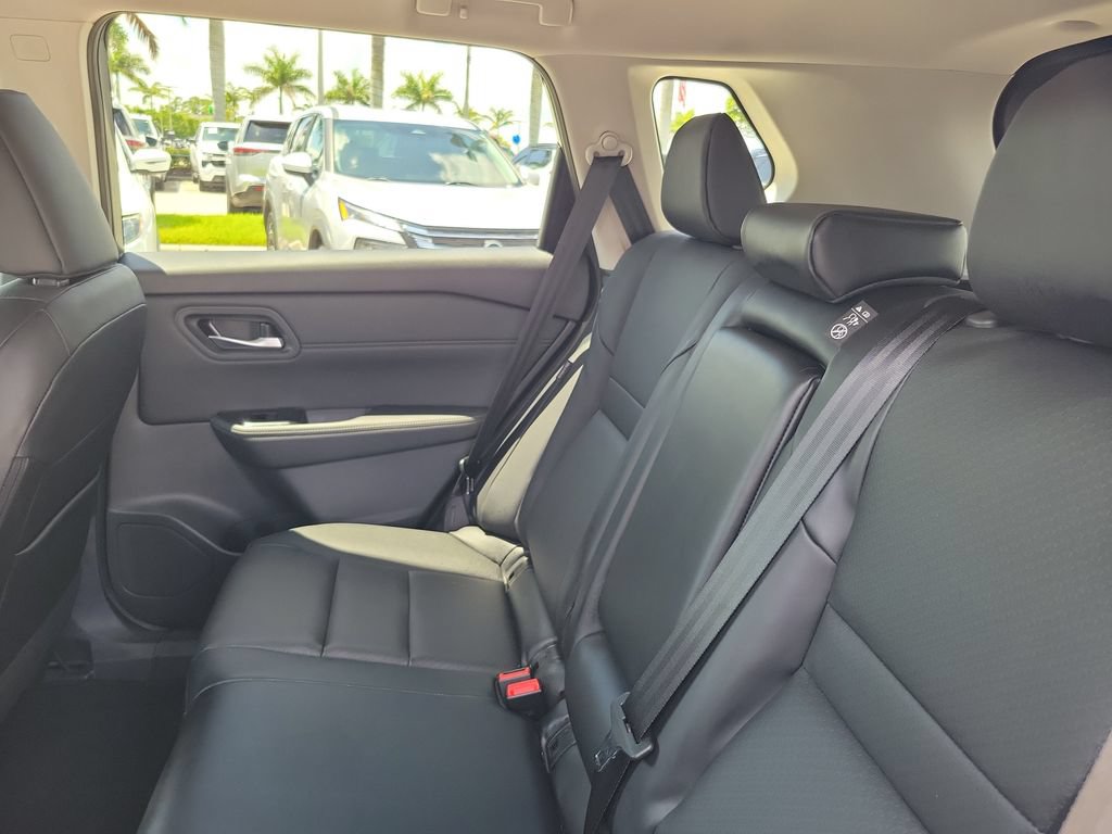 Used 2026 Nissan Rogue Dark Armor FWD image 11