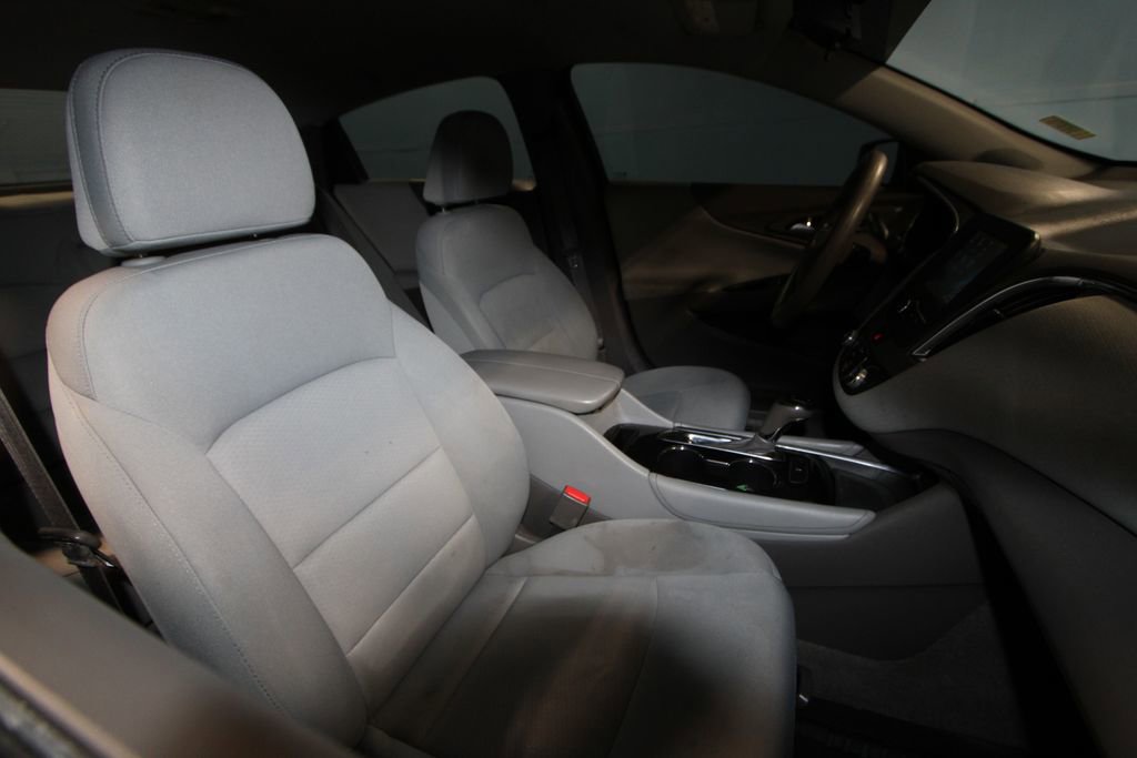 Used 2018 Chevrolet Malibu LT FWD image 19