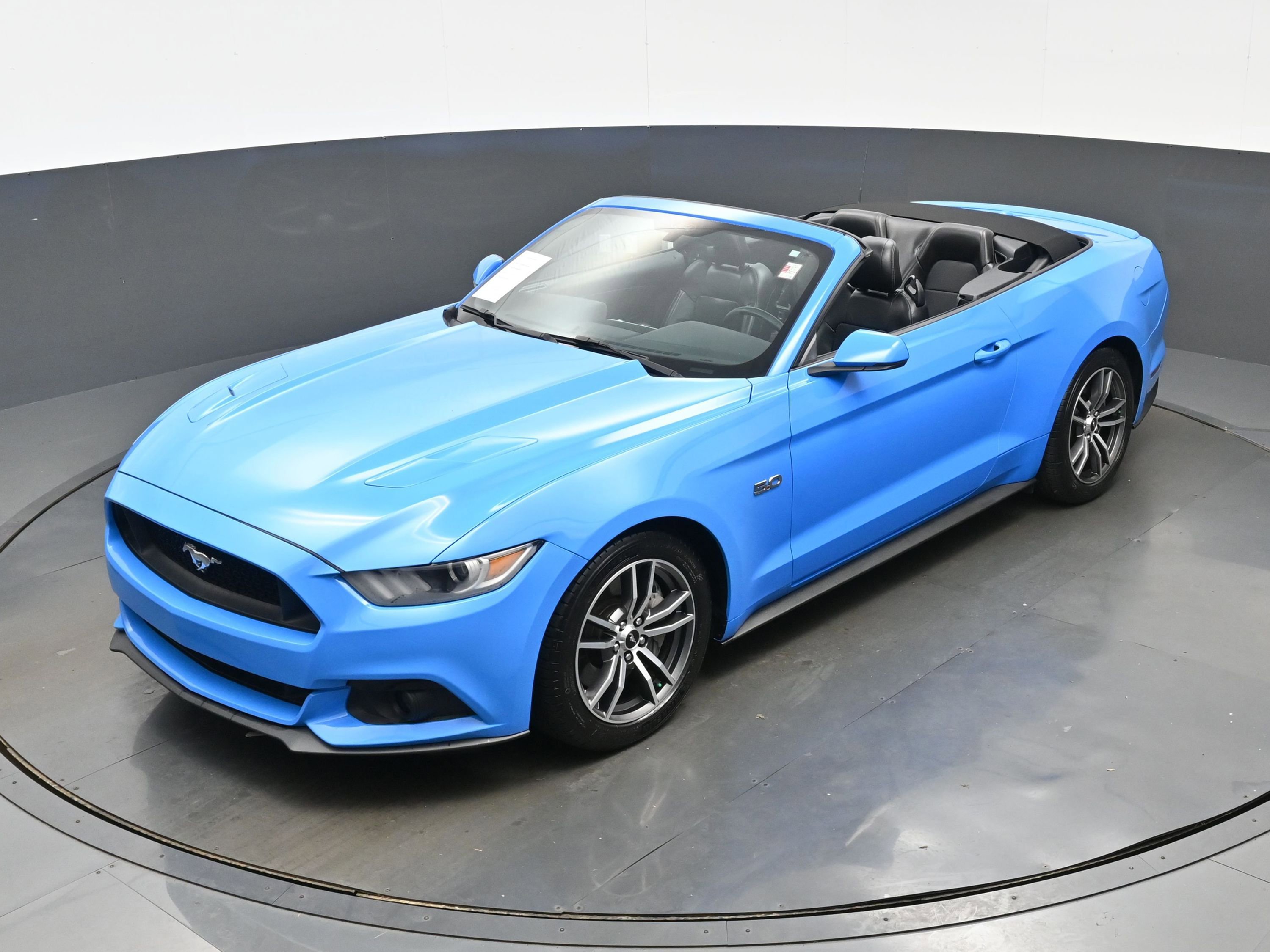 Used 2017 Ford Mustang GT Premium RWD image 31