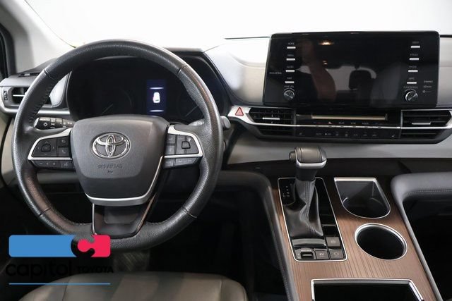 Used 2023 Toyota Sienna XLE FWD image 15