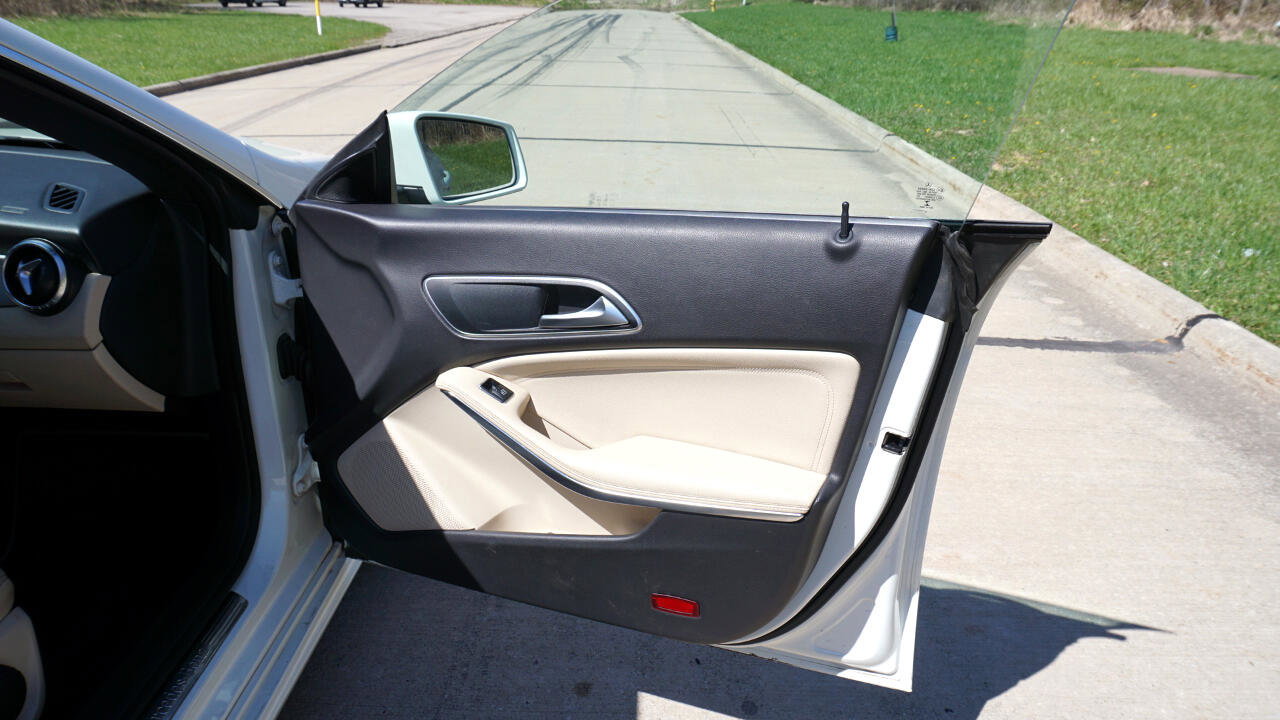 Used 2015 Mercedes-Benz CLA 250 image 23