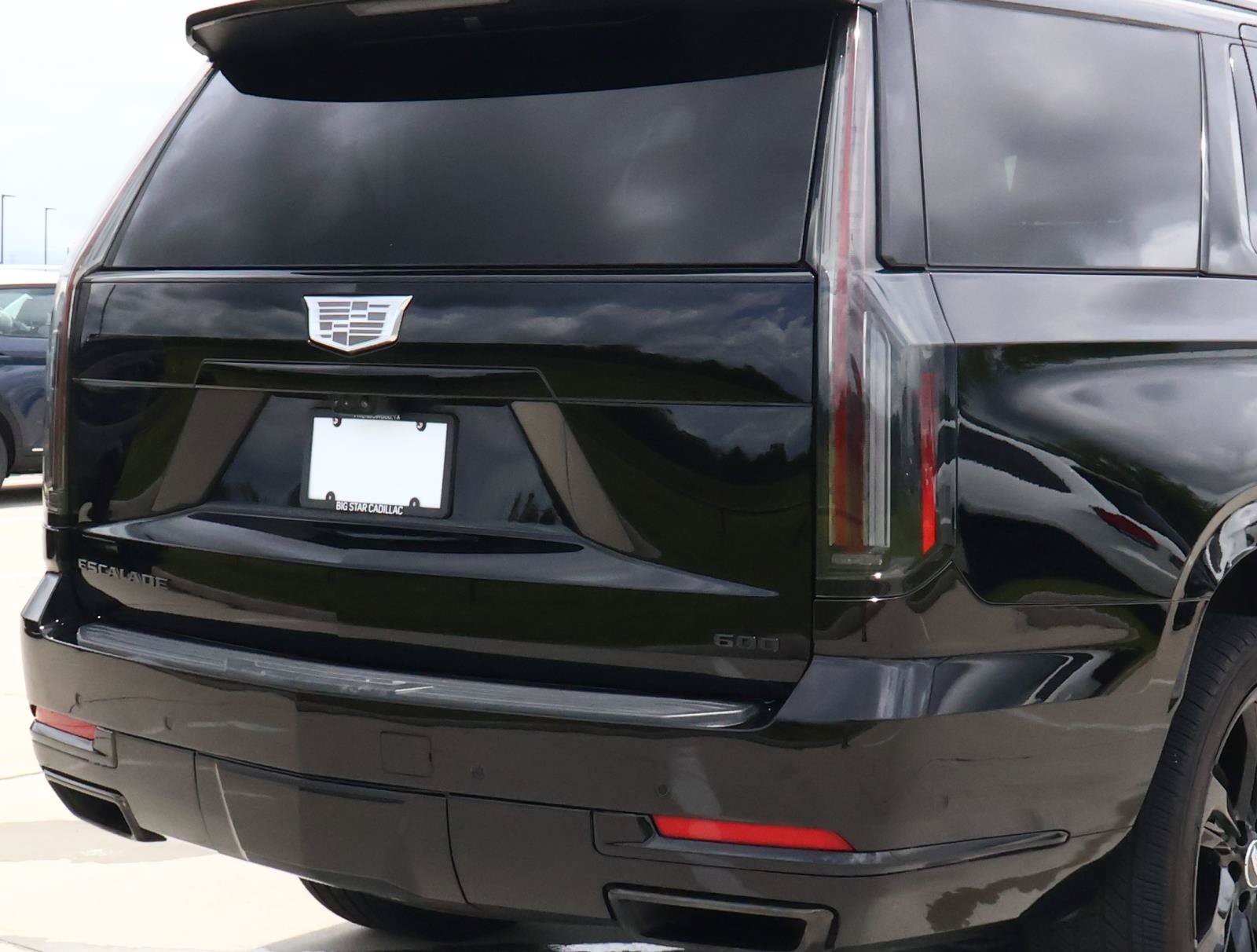 Used 2025 Cadillac Escalade Sport Platinum w/ LPO, Floor Liner Package AWD/4WD image 11