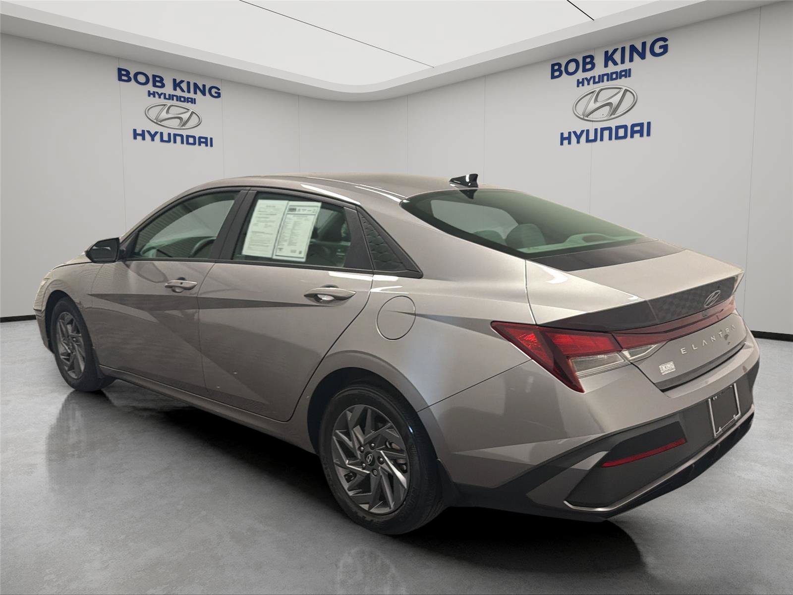 Certified 2024 Hyundai Elantra SEL FWD image 3