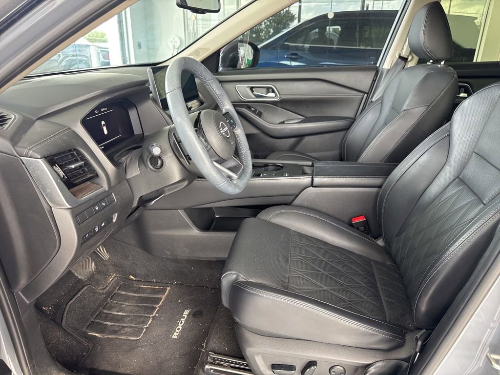 Used 2024 Nissan Rogue Platinum w/ Platinum Premium Package image 10