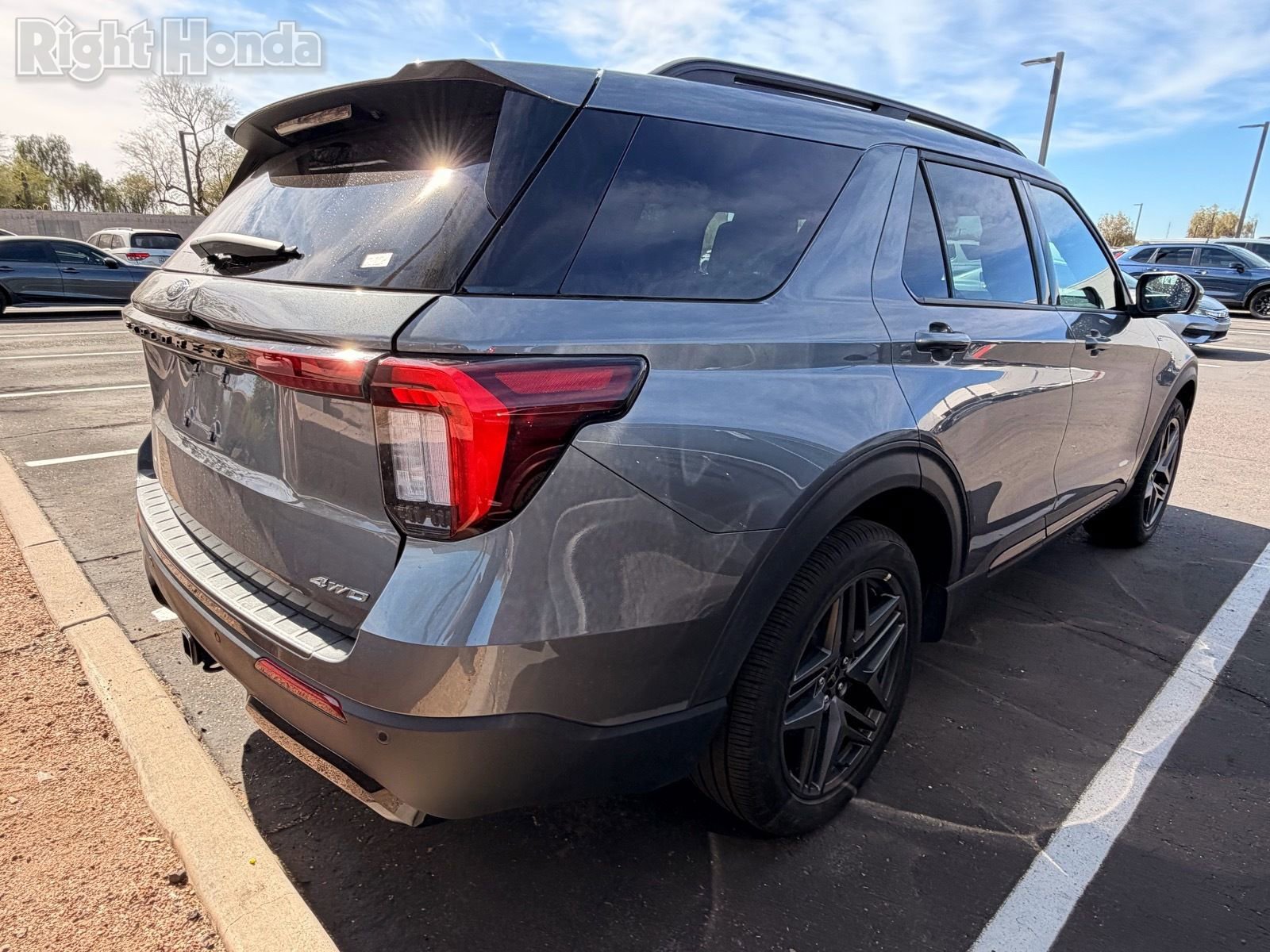 Used 2025 Ford Explorer ST-Line w/ Premium Package image 4