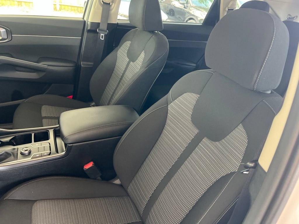 Certified 2022 Kia Sorento LX FWD image 5