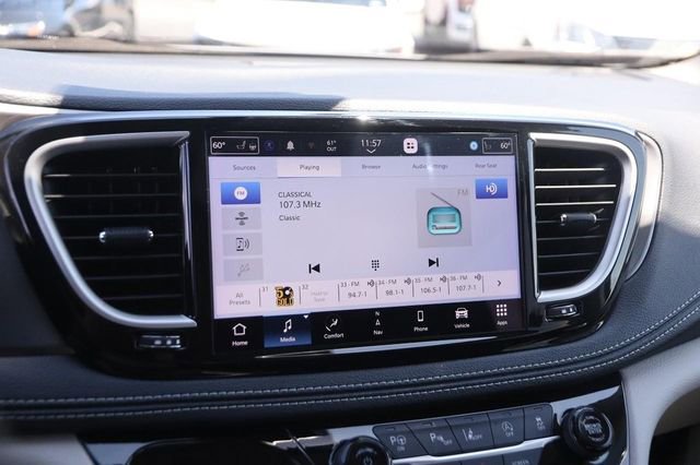 Used 2023 Chrysler Pacifica Touring-L w/ Uconnect Theater Family Group AWD/4WD image 18
