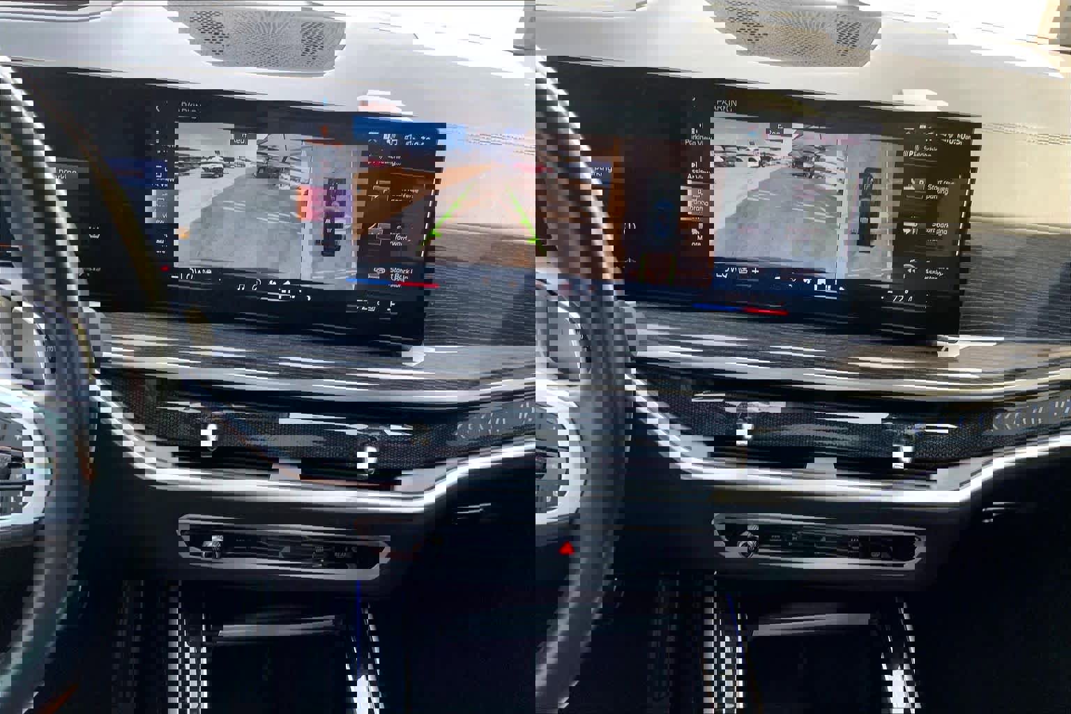 Used 2024 BMW X7 xDrive40i w/ M Sport Package image 32