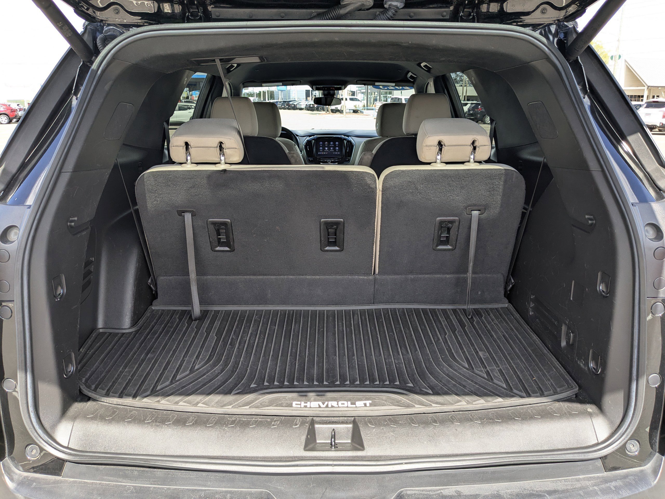 Used 2023 Chevrolet Traverse LT image 12