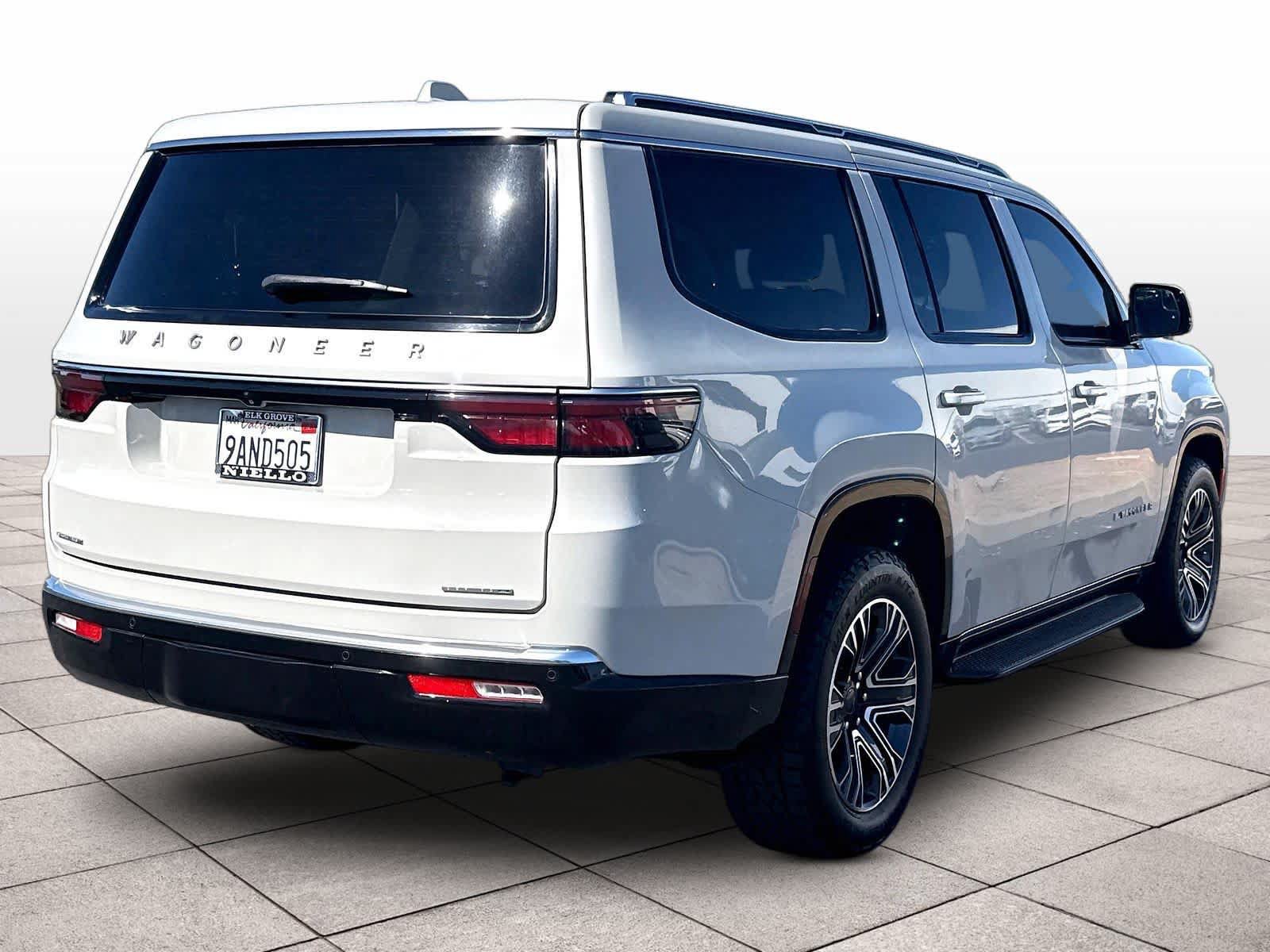 Used 2022 Jeep Wagoneer Series III AWD/4WD image 9