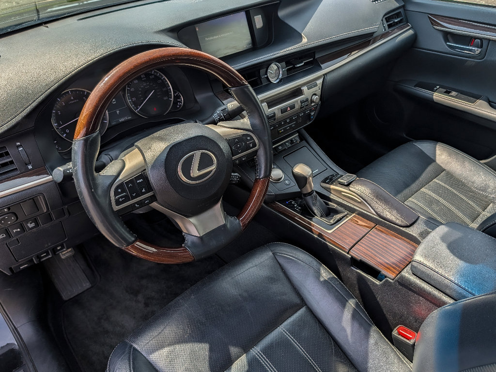 Used 2017 Lexus ES 350 w/ Luxury Package image 17
