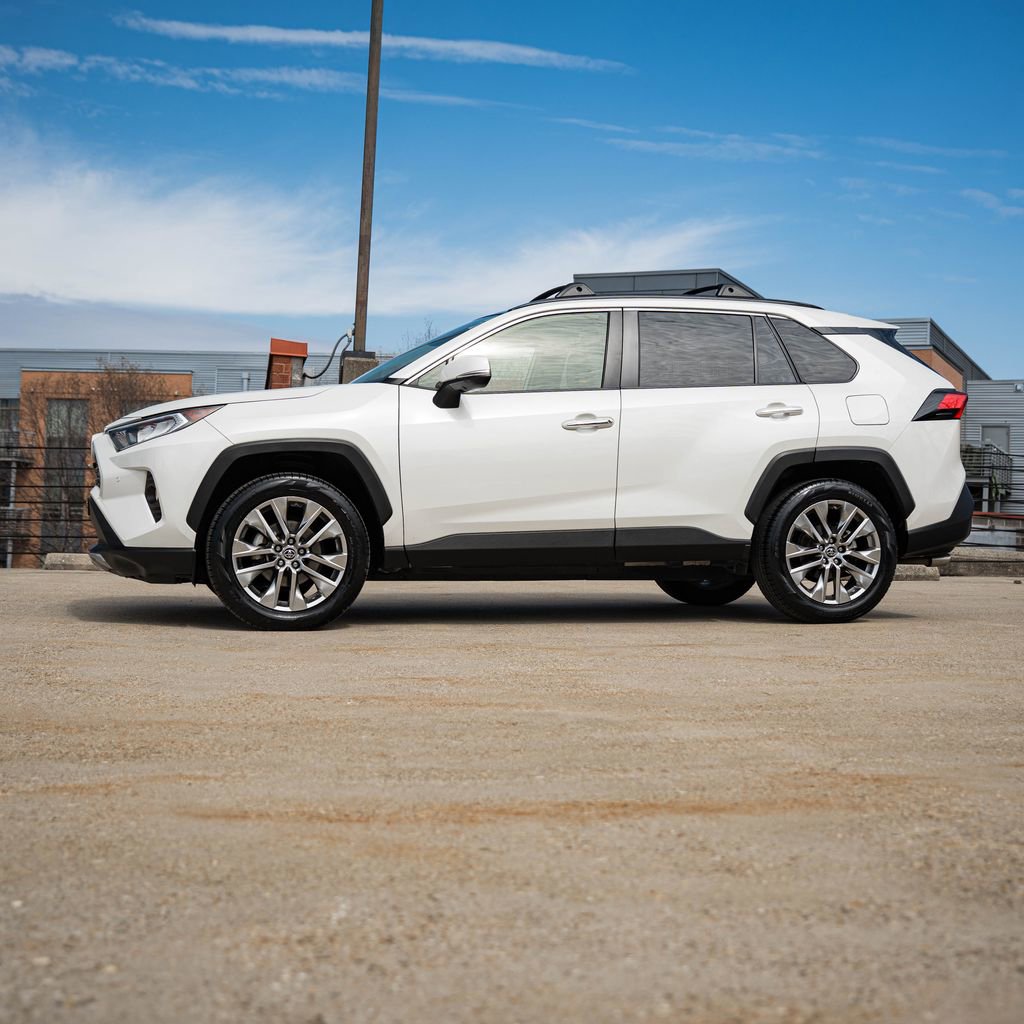 Used 2019 Toyota RAV4 Limited w/ Advanced Technology Package image 3