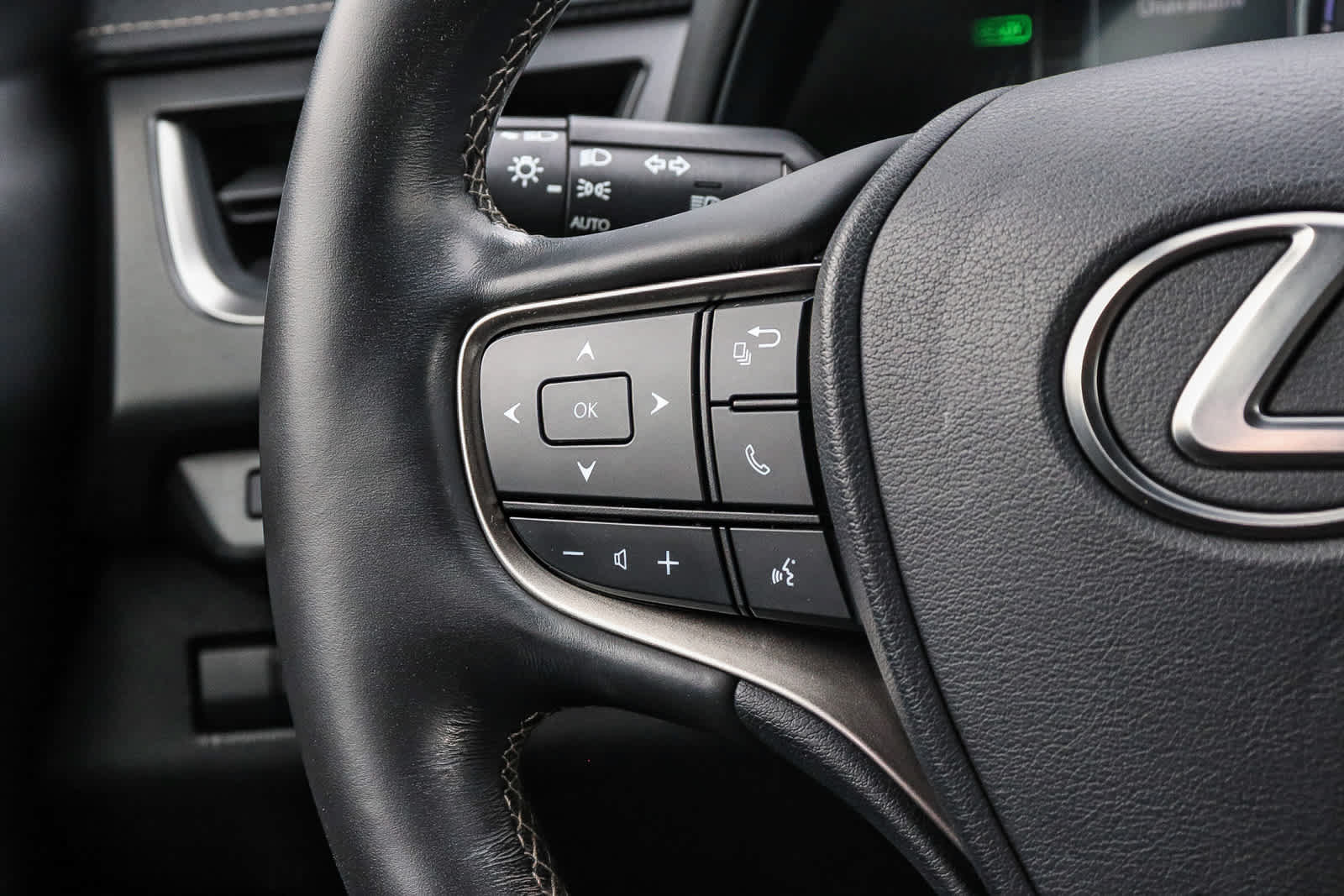 Used 2020 Lexus UX 250h w/ Premium Package AWD/4WD image 24