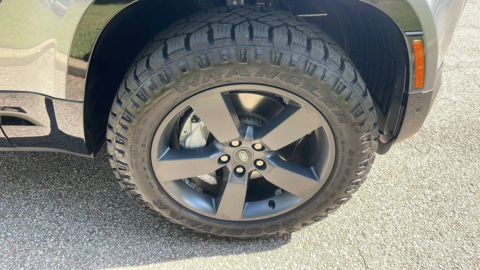 Used 2023 Land Rover Defender 130 X-Dynamic SE image 8