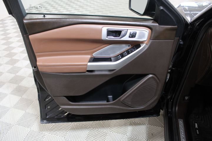 Used 2022 Ford Explorer King Ranch w/ Technology Package image 17