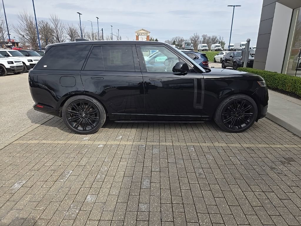 Used 2025 Land Rover Range Rover Autobiography image 4