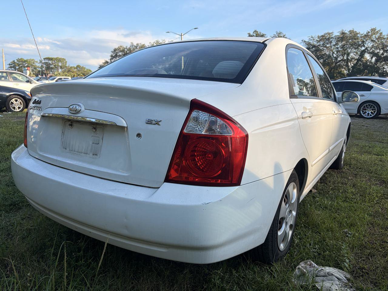Used 2006 Kia Spectra FWD image 3