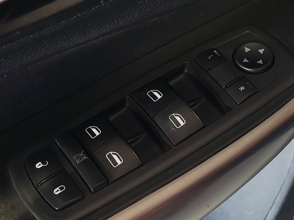 Used 2019 Jeep Cherokee Latitude Plus FWD image 27