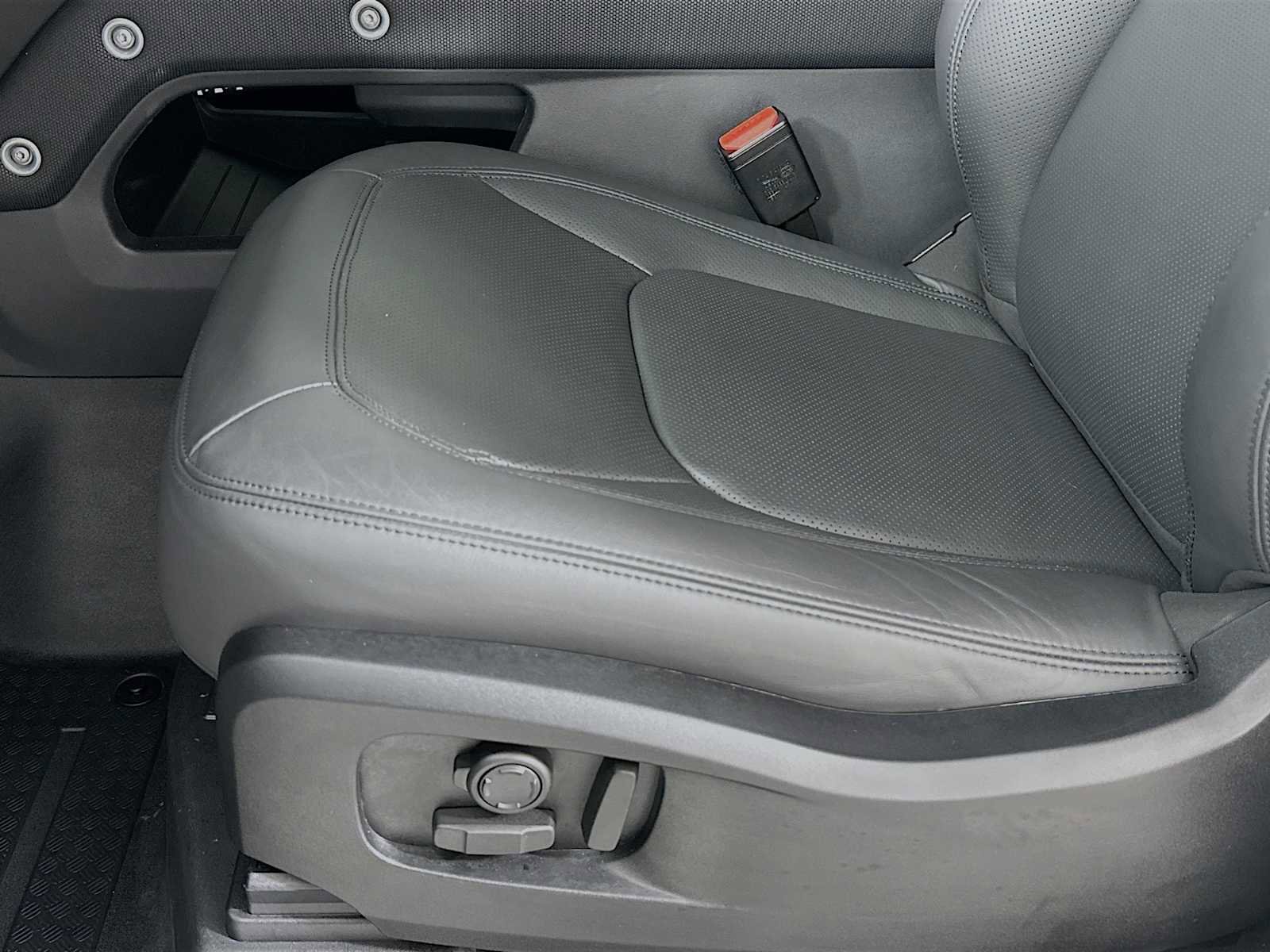 Used 2024 Land Rover Defender 90 Carpathian Edition image 13