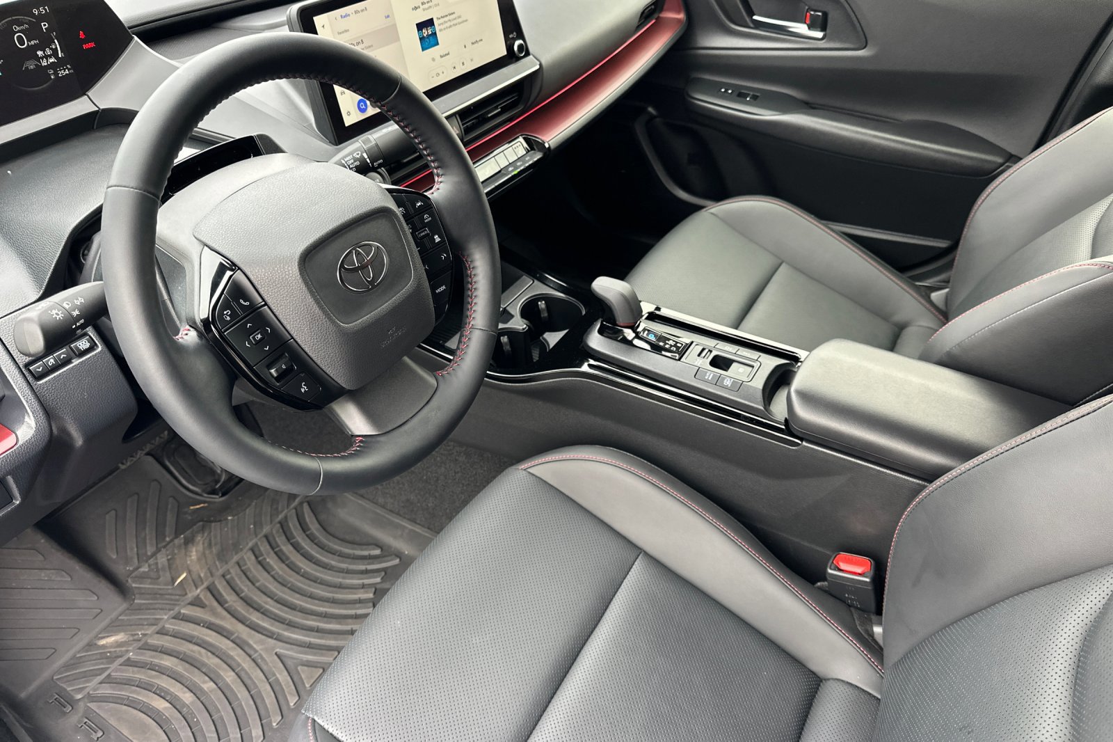 Used 2025 Toyota Prius SE image 9