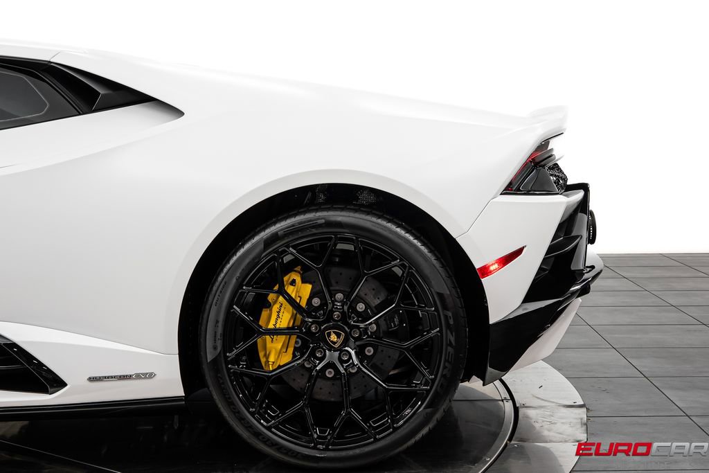 Used 2022 Lamborghini Huracan EVO image 15