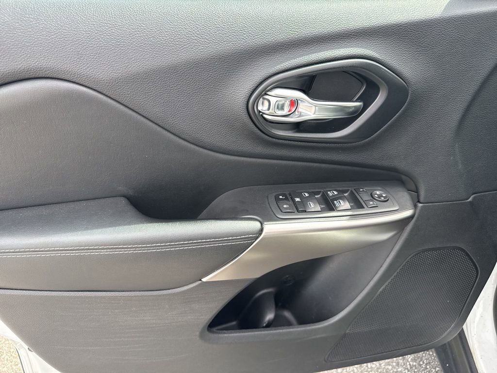 Used 2021 Jeep Cherokee Latitude Lux w/ Sun & Sound Group image 16