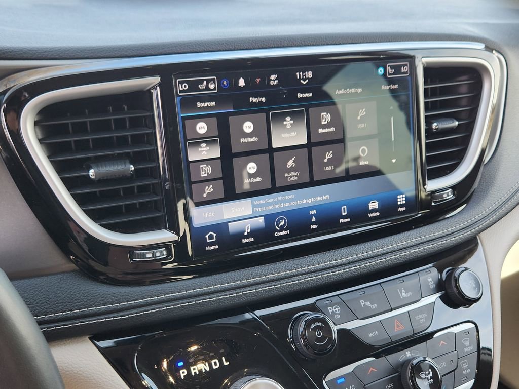 Used 2022 Chrysler Pacifica Touring-L w/ Uconnect Theater Family Group image 8