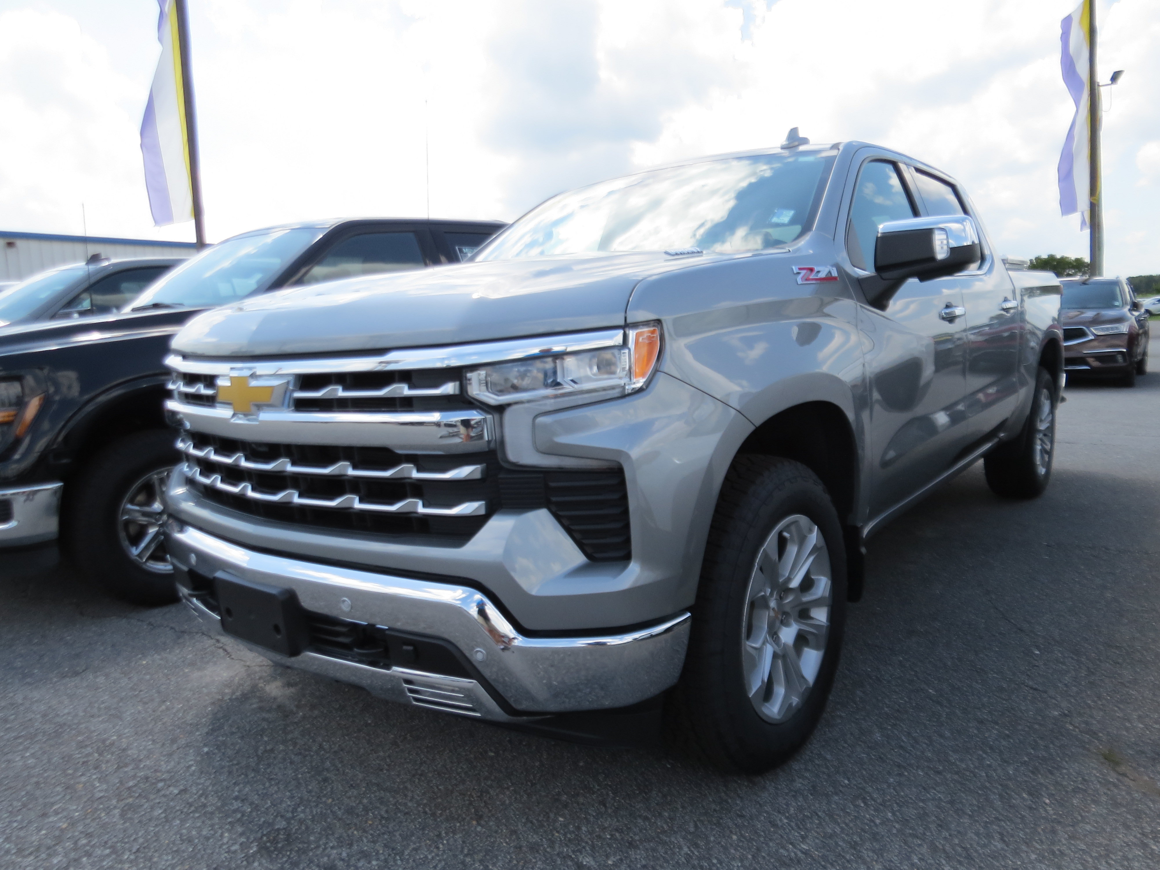 Used 2025 Chevrolet Silverado 1500 LTZ w/ Technology Package AWD/4WD image 27