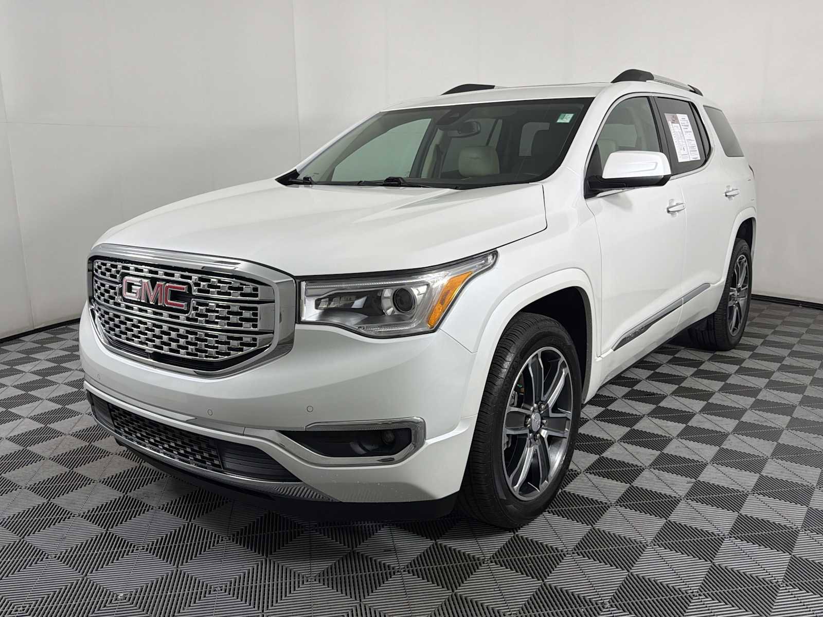 Used 2018 GMC Acadia Denali w/ Technology Package image 3
