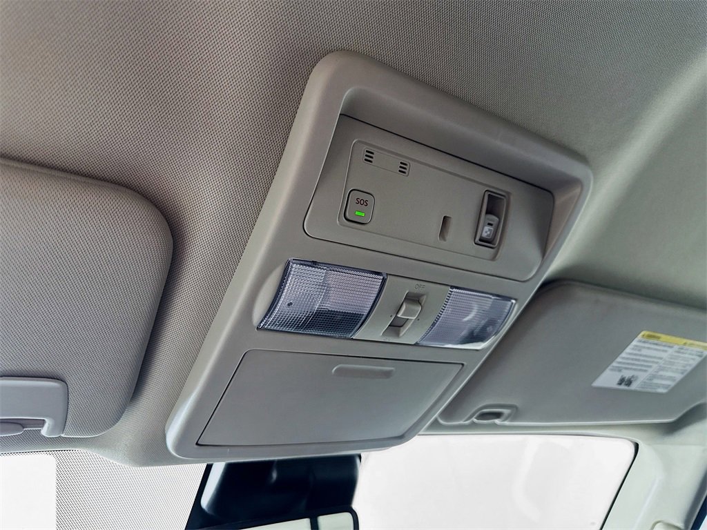 Used 2024 Nissan Titan SV w/ SV Convenience Package image 21